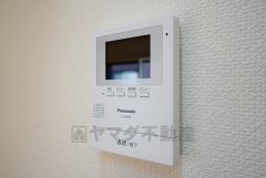 同仕様写真。防犯性、セキュリティ対策に安心できるテレビモニター付きインターフォンです。セールスマン対策にもなり安心できます。