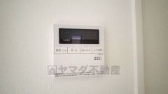 キッチン横からボタンひとつで操作が楽々。