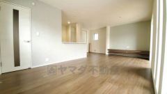 温かみのある雰囲気と、キッチンでの作業性を兼ね備え、家族の笑顔あふれる団らんのひと時をお過ごしいただける設計になっています。