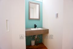 玄関から入ってすぐに洗面台あり。すぐに手洗いができて衛生的。