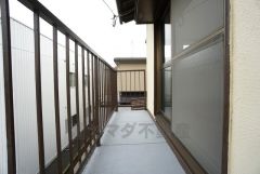 陽当たりの良いバルコニーです。お洗濯やお布団干しはもちろん、日光浴スペースにも。星を眺めたりも良いですね^^