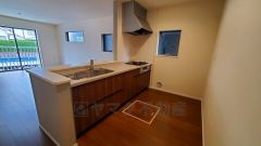 カウンタートップは耐熱性に優れており、日ごろのお掃除もふき取るだけでＯＫ。