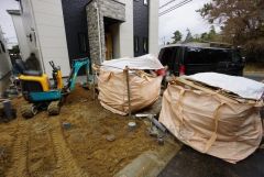 駐車スペースはゆとりある2台分を確保。マイカー用に、お客さま用に、余裕を持ってご利用いただけます。