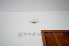 火災による煙や熱を感知して、警報音やブザー等で火災の発生を知らせてくれる火災警報器。