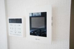 防犯はもちろん、セールスマン対策にもなるモニター付きインターホンです。お子さん1人での留守番時にも活躍しそうです。