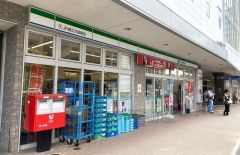 ファミリーマート　JR福工大前駅