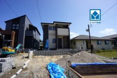 全2区画の新築戸建が新登場です。お気に入りの家具とインテリアでステキな部屋を作りましょう。