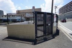 しっかりと扉の閉まるゴミ置き場。ゴミが散らかる心配もありません。