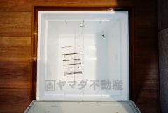 キッチンにある床下収納は、居住スペースを減らさずに買い置きの調味料や非常食などを保管することができます。