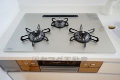 複数の調理を一度に行うことができる3口コンロ。効率よくお料理が出来ます。毎日のお料理も楽しくなりますね＾＾