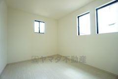 住む人のこだわりを活かすお部屋です＾＾日当たりがよく、寝室としての利用もおすすめ。