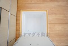 キッチンにある床下収納は、居住スペースを減らさずに買い置きの調味料や非常食などを保管することができます。