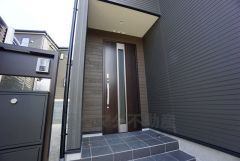 家の顔となる玄関扉がかっこいいと、たくさんの人を招き入れたくなりますね＾＾