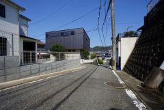 大型車の通行が少なく、騒音や振動が少ないので静かで快適な生活を送れます。