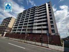 最上階。80㎡以上のルーフバルコニーが付いたプレミアム住戸＾＾家中どこでも安心して使える「オール浄水システム」採用。