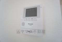 防犯性、セキュリティ対策に安心できるテレビモニター付きインターフォンです。セールスマン対策にもなり安心できます。