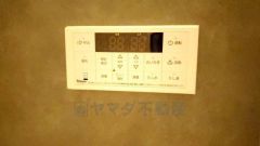 湯量・湯温の設定、そして保温までワンタッチのフルオートバス。便利な追い炊き機能付きです。