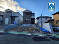 忙しい朝、遅い帰宅時にも嬉しい三苫駅まで徒歩8分。スーパーやコンビニなども近く周辺環境充実。快適でゆとりのある生活空間で新生活を始めましょう^^