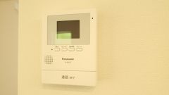 防犯性、セキュリティ対策に安心できるテレビモニター付きインターフォンです。セールスマン対策にもなり安心できます。