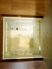 キッチンにある床下収納は、居住スペースを減らさずに買い置きの調味料や非常食などを保管することができます。