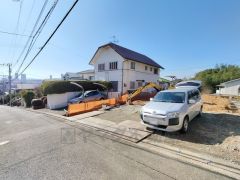 現地（2026年2月12日）撮影。住人以外の車の進入も少なく、小さなお子様を持つご家庭にも安心です。