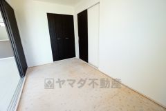 リビングからの続き間として和室をご用意しました。普段はリビングとつなげて開放的なスペースとして、来客時には客間としてお使いいただけます。