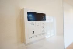 おいだき機能つきなのでお風呂に入る時間が異なるご家庭には嬉しいですね。ボタン一つで快適で便利な生活が＾＾