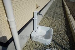 お車の洗車や外壁のお掃除をする際に便利な外水栓。