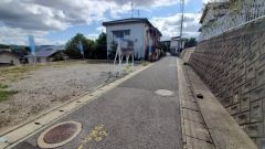 大型車の通行が少なく、騒音や振動が少ないので静かで快適な生活を送れます。