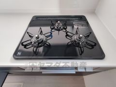 複数の調理を一度に行うことができる3口コンロ。効率よくお料理が出来ます。毎日のお料理も楽しくなりますね＾＾