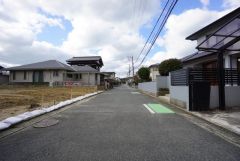 大型車の通行が少なく、騒音や振動が少ないので静かで快適な生活を送れます。