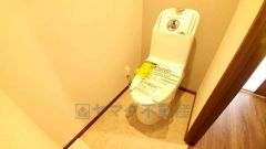 節水・静音設計でエネルギーを効率よく使用し省エネ。汚れをガードする構造でサッと一拭き、お手入れが簡単。