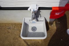 お車の洗車や外壁のお掃除をする際に便利な外水栓。