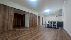 リビングは広々とした設計で、家族が集い、寛ぐ暮らしの空間を演出しています。思い思いの時間を過ごしたり、家族みんなで食事をしたり、素敵な団らんの場になりますね。