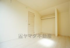 同仕様写真。オープンクローゼットは、扉の開閉動作がないので荷物の出し入れがスムーズになります。衣類を綺麗にまとめておしゃれにまとめれば、お部屋のアクセントにもなります＾＾