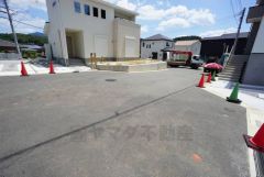 車の通り抜けができないので、小さな子供も安心して遊ばせることができます。