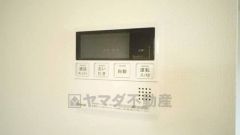 キッチン横からボタンひとつで操作が楽々。