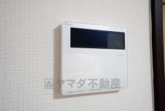 キッチン横からボタンひとつで操作が楽々。