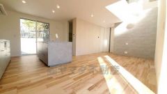 家族が集まる開放的なリビング。思い思いの時間を過ごしたり、家族みんなで食事をしたり、素敵な団らんの場になりますね＾＾