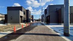 住人以外の車の進入も少なく、小さなお子様を持つご家庭にも安心です。