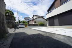 住人以外の車の進入も少なく、小さなお子様を持つご家庭にも安心です。