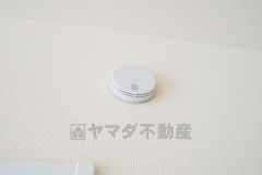 火災発生をいち早く知らせてくれる火災報知器は標準装備です。