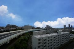 高層マンションならではの眺望。前面に遮るものがなく景色を一望できます。南向きで、日当たりも良好。お洗濯物が良く乾きます。