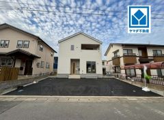 南向き、南側道路で陽当たり良好＾＾安全性、機能性に優れたオール電化で快適な新生活。お気に入りの家具とインテリアで素敵な部屋を作りましょう。