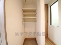 たっぷり収納できるシューズボックスです。家族全員の靴がきれいに整頓できます。