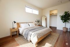 家具はイメージです。主寝室としてお使いいただけそうなこちらのお部屋は、日当たりが良く、爽やかな風を感じて起きる朝は、快適生活の始まりに。