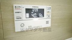 湯量・湯温の設定、そして保温までワンタッチのフルオートバス。便利な追い炊き機能付きです。