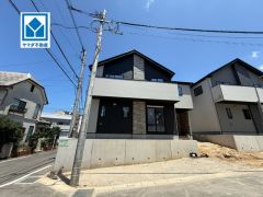 現地（2026年7月22日）撮影。八田小学校徒歩7分。スーパー・コンビニ・ドラッグストアも徒歩10分圏内に揃っています＾＾快適でゆとりのある生活空間で新生活を始めましょう^^