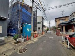 現地（2025年12月18日）撮影。大型車の通行が少なく、騒音や振動が少ないので静かで快適な生活を送れます。