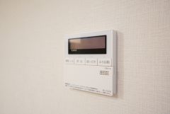 キッチン横からボタンひとつで操作が楽々。